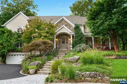 51 Rutherford Pl, Montvale, NJ 07645