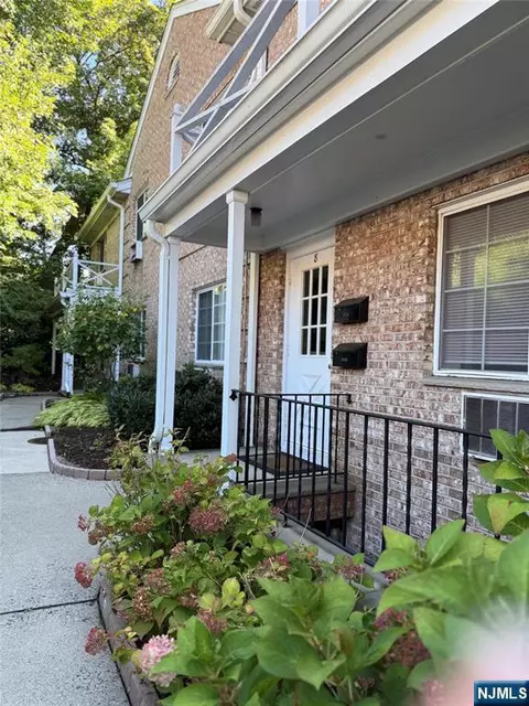 27-33 Corsa Ter #8A, Ridgewood, NJ 07450