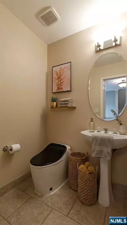 Bath - 175 Warbler Dr, Wayne, NJ 07470 photo 1 of 5