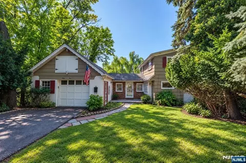 55 Park Ave, Hillsdale, NJ 07642