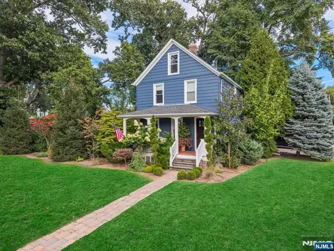 202 Prospect St, Midland Park, NJ 07432