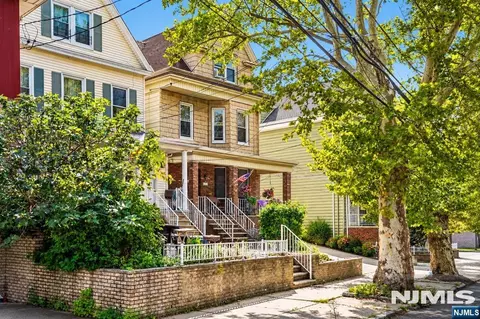 116 5th St, Bayonne, NJ 07002
