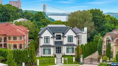 4 Crescent Ct, Fort Lee, NJ 07024