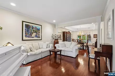 Living - 16 Apple Ln, Wayne, NJ 07470 photo 1 of 4
