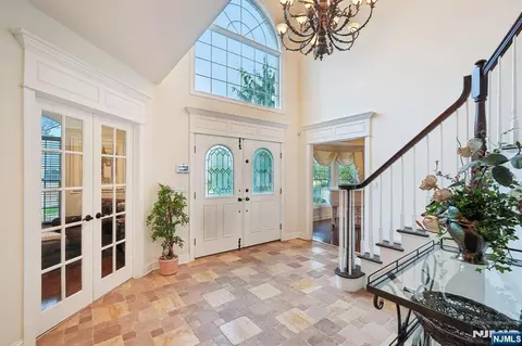 Entry Way - 16 Apple Ln, Wayne, NJ 07470 photo 1 of 2