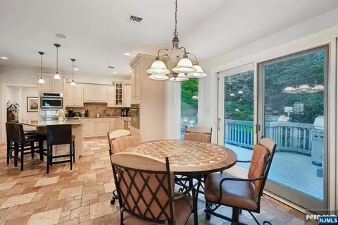 Dining - 16 Apple Ln, Wayne, NJ 07470 photo 3 of 3