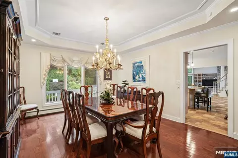 Dining - 16 Apple Ln, Wayne, NJ 07470 photo 2 of 3
