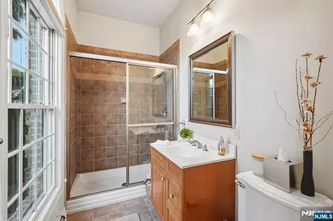 Bath - 16 Apple Ln, Wayne, NJ 07470 photo 1 of 6