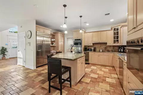 Kitchen - 16 Apple Ln, Wayne, NJ 07470 photo 2 of 3