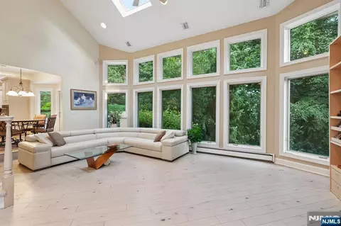 Living - 16 Apple Ln, Wayne, NJ 07470 photo 3 of 4