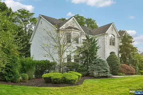 Exterior - 16 Apple Ln, Wayne, NJ 07470 photo 3 of 12