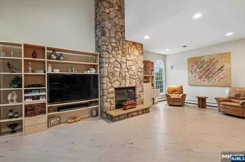 Living - 16 Apple Ln, Wayne, NJ 07470 photo 4 of 4