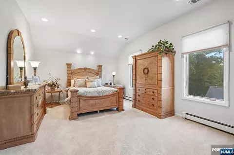 Bedroom - 16 Apple Ln, Wayne, NJ 07470 photo 1 of 4