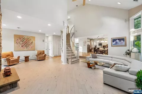 Living - 16 Apple Ln, Wayne, NJ 07470 photo 2 of 4