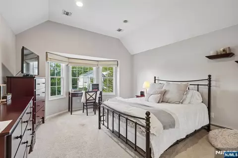 Bedroom - 16 Apple Ln, Wayne, NJ 07470 photo 3 of 4