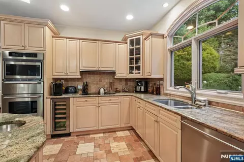 Kitchen - 16 Apple Ln, Wayne, NJ 07470 photo 3 of 3