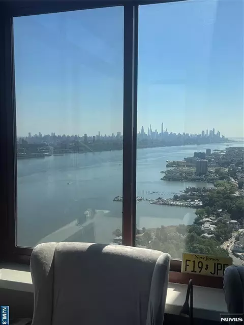 100 Old Palisade Rd #4105, Fort Lee, NJ 07024