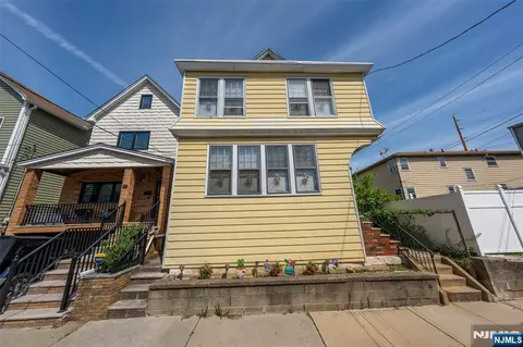 47 27th St, Bayonne, NJ 07002