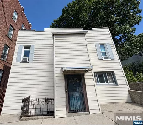 10 Bond St, Jersey City, NJ 07306