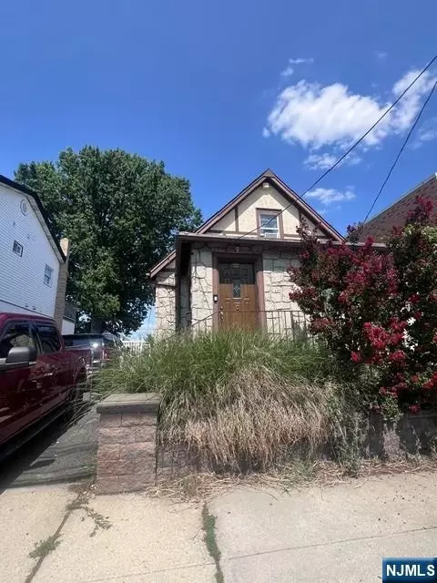7107 Polk St, North Bergen, NJ 07047