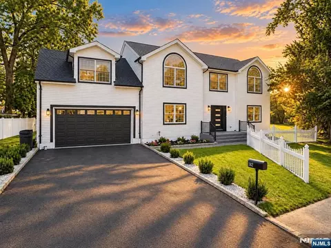 182 School St, Northvale, NJ 07647
