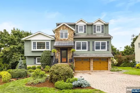 11 Tannery Ln, Roseland, NJ 07068
