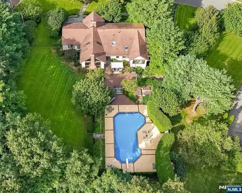 10 Baker Ct, Ramsey, NJ 07446