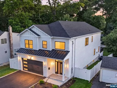43 Oakwood Ave, Livingston, NJ 07039