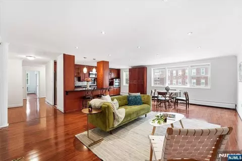 6010 Boulevard E #37, West New York, NJ 07093