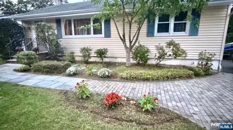 98 Roosevelt Blvd, Oakland, NJ 07436