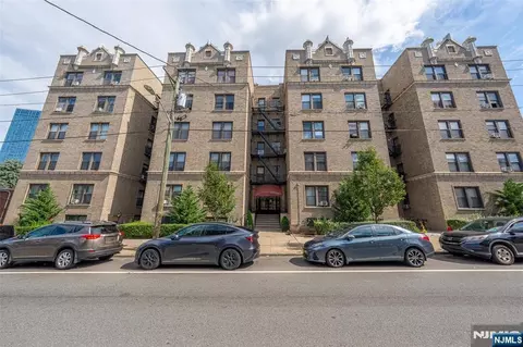 2700 John F Kennedy Blvd #102, Jersey City, NJ 07306