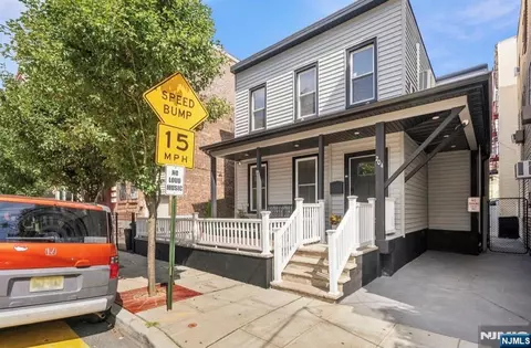 204 39th St, Union City, NJ 07087