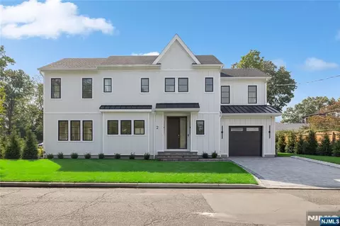 2 Pleasant Ave, Tenafly, NJ 07670
