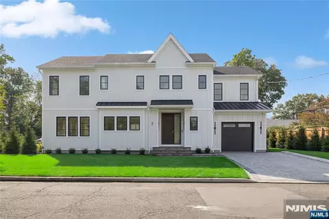 2 Pleasant Ave, Tenafly, NJ 07670