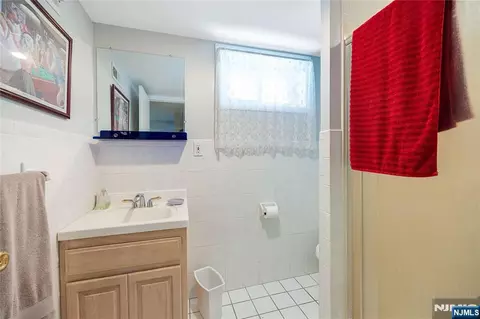 Bath - 384 Main Ave, Wallington, NJ 07057 photo 3 of 3