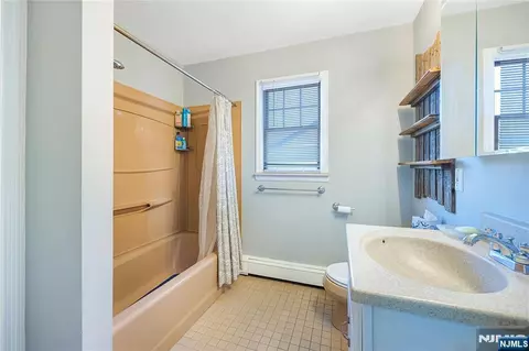 Bath - 384 Main Ave, Wallington, NJ 07057 photo 2 of 3