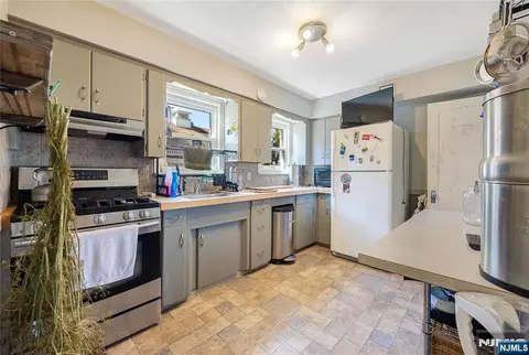 Kitchen - 384 Main Ave, Wallington, NJ 07057 photo 1 of 3