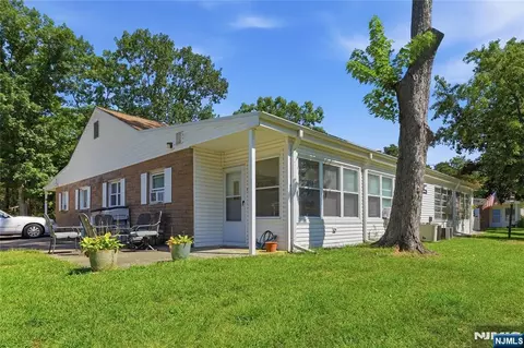 8 Cypress St # B, Toms River, NJ 08757