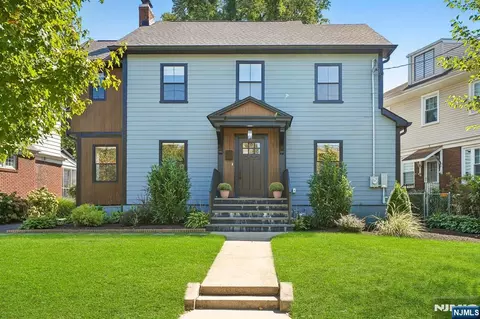 39 Walnut Cres, Montclair, NJ 07042