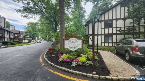 3112 Stowe Ln, Mahwah, NJ 07430