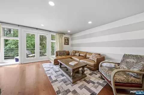 31 Grand Cove Way #E31, Edgewater, NJ 07020
