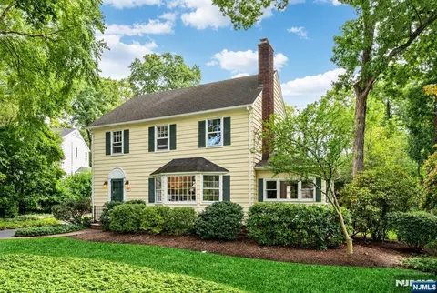 140 Unadilla Rd, Ridgewood, NJ 07450