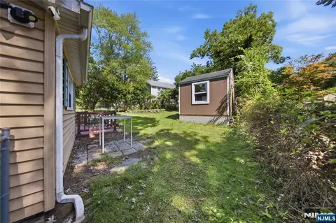 Exterior - 2 Crow Trl, Wayne, NJ 07470 photo 6 of 10