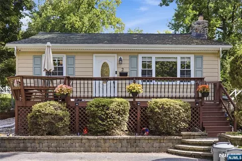 Exterior - 2 Crow Trl, Wayne, NJ 07470 photo 8 of 10