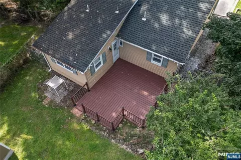 Exterior - 2 Crow Trl, Wayne, NJ 07470 photo 10 of 10