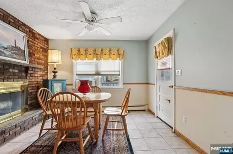 Dining - 6 Summit Ave, Waldwick, NJ 07463 photo 2 of 4
