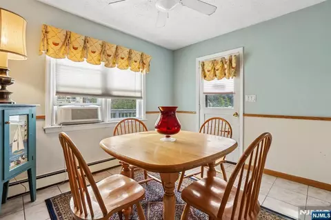 Dining - 6 Summit Ave, Waldwick, NJ 07463 photo 3 of 4