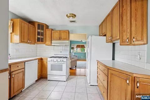 Kitchen - 6 Summit Ave, Waldwick, NJ 07463 photo 4 of 4