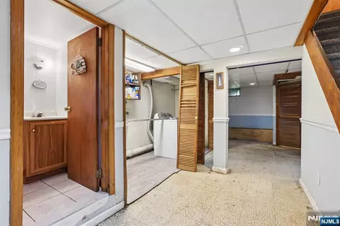 Entry Way - 6 Summit Ave, Waldwick, NJ 07463 photo 4 of 6
