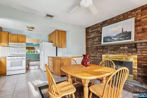 Dining - 6 Summit Ave, Waldwick, NJ 07463 photo 4 of 4